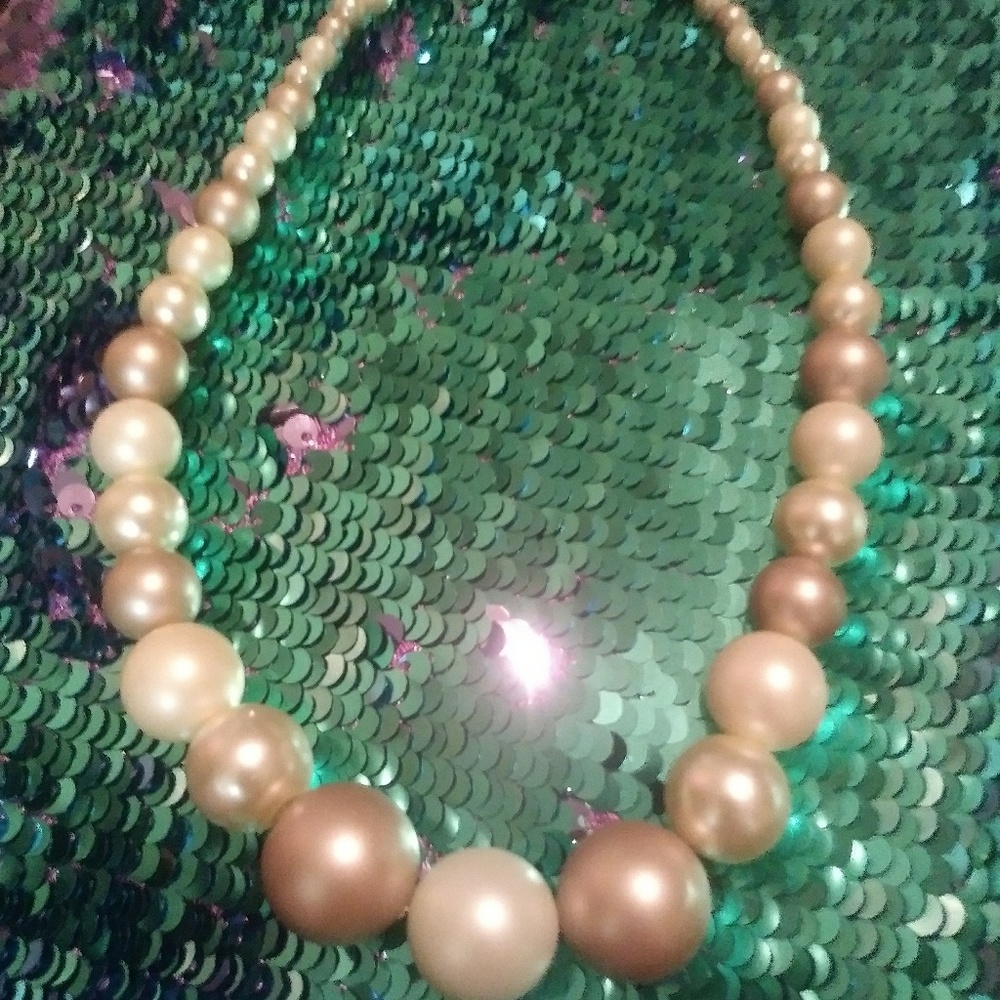 Pearl choker